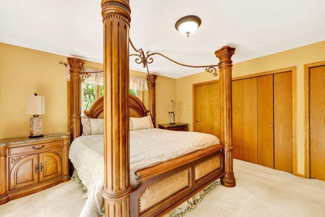 1 White Oaks Lane, Madison, WI 53711