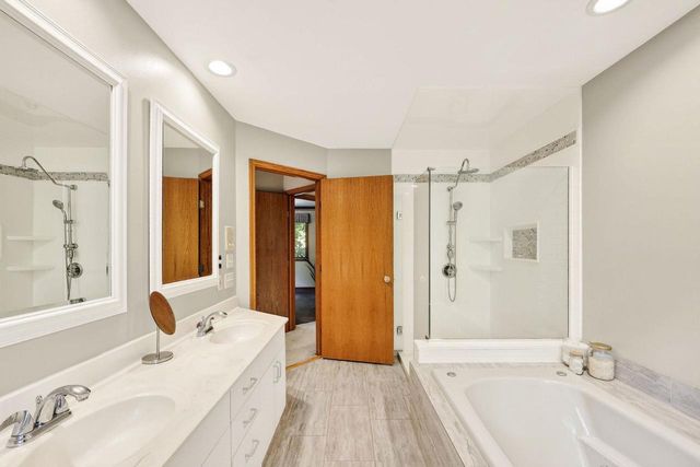 1 White Oaks Lane, Madison, WI 53711