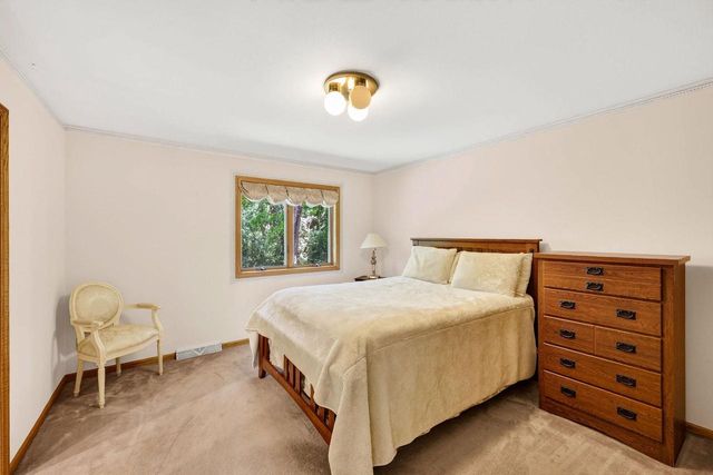 1 White Oaks Lane, Madison, WI 53711