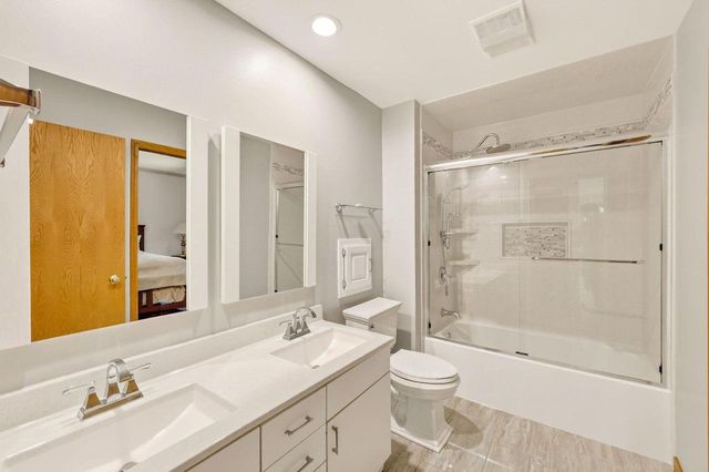 1 White Oaks Lane, Madison, WI 53711