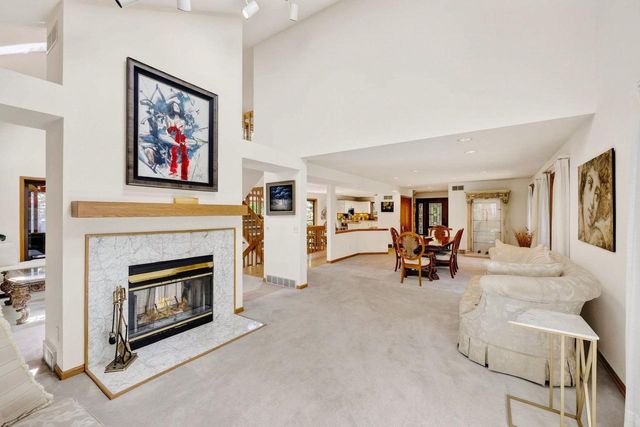 1 White Oaks Lane, Madison, WI 53711