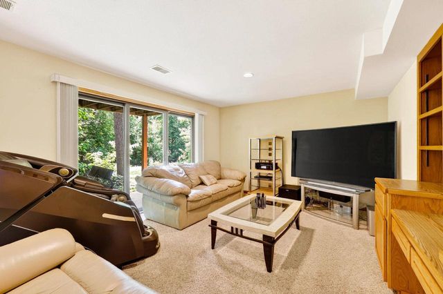 1 White Oaks Lane, Madison, WI 53711