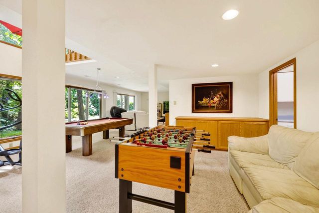 1 White Oaks Lane, Madison, WI 53711