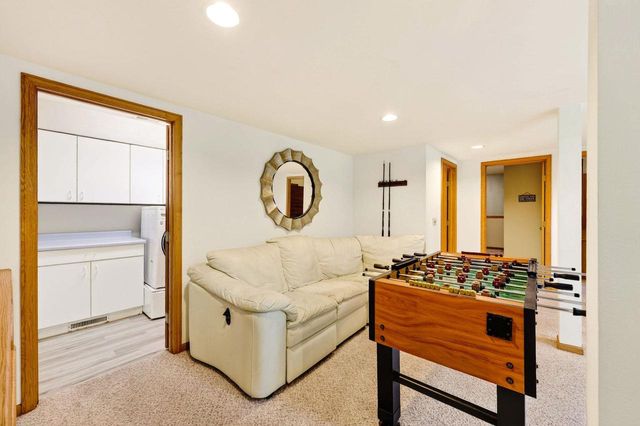1 White Oaks Lane, Madison, WI 53711