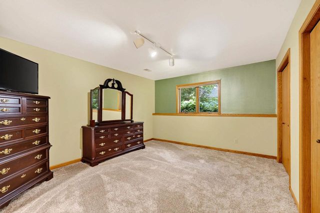 1 White Oaks Lane, Madison, WI 53711