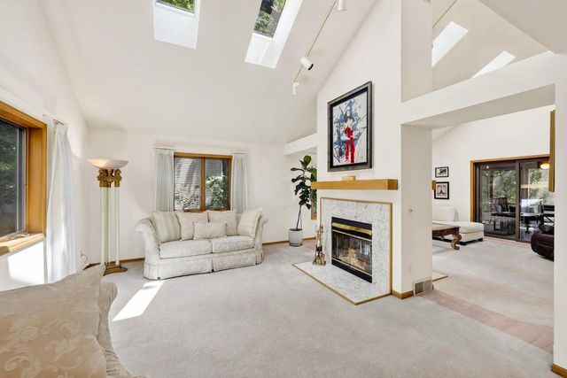 1 White Oaks Lane, Madison, WI 53711