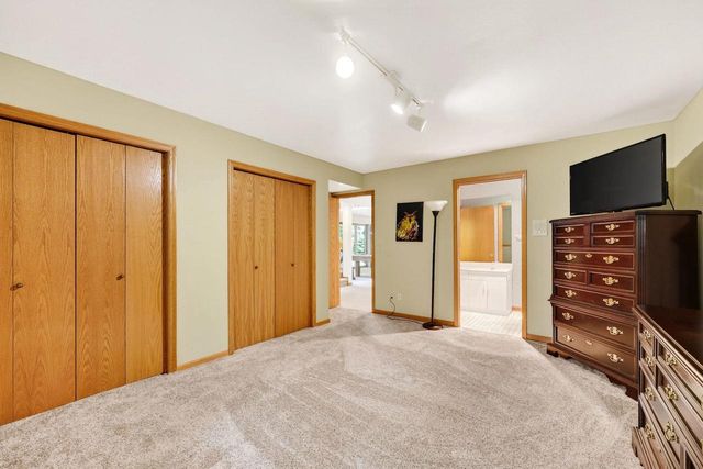 1 White Oaks Lane, Madison, WI 53711
