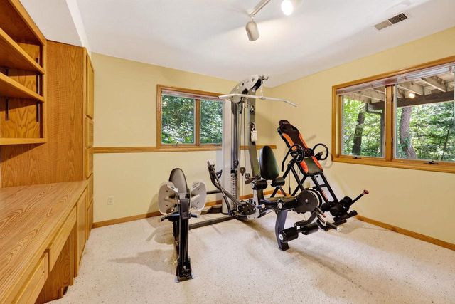 1 White Oaks Lane, Madison, WI 53711