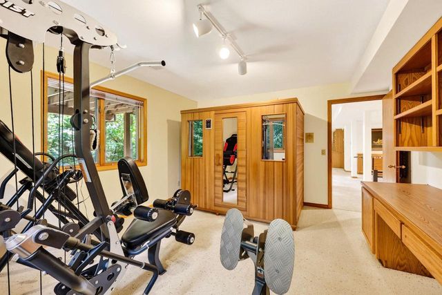 1 White Oaks Lane, Madison, WI 53711