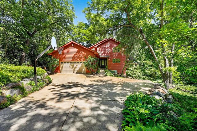 1 White Oaks Lane, Madison, WI 53711