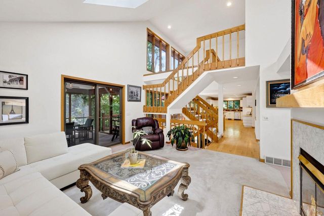 1 White Oaks Lane, Madison, WI 53711