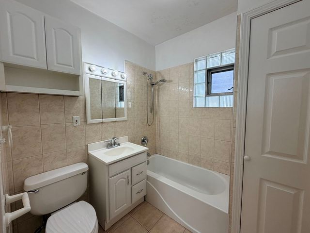 5037 W Winona Street, Chicago, IL 60630