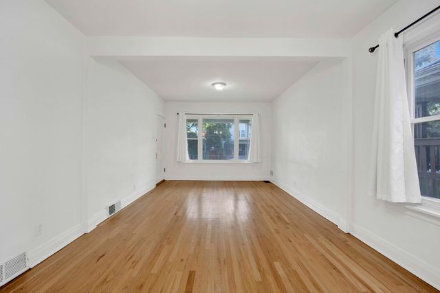 5037 W Winona Street, Chicago, IL 60630