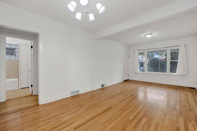 5037 W Winona Street, Chicago, IL 60630