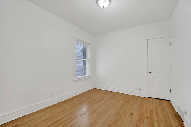 5037 W Winona Street, Chicago, IL 60630