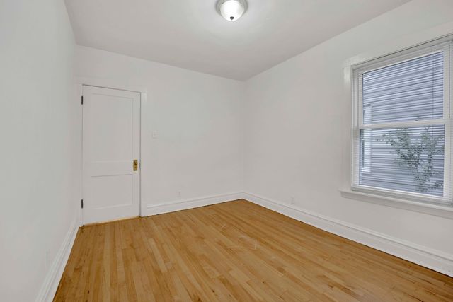 5037 W Winona Street, Chicago, IL 60630