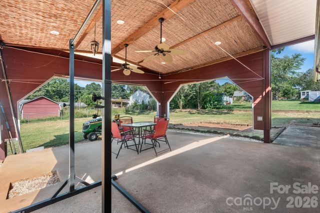 1723 31st Street NE, Hickory, NC 28601