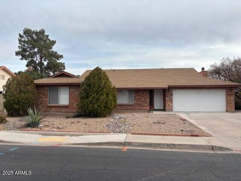 1329 W KIOWA Avenue, Mesa, AZ 85202