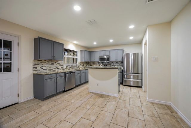 104 Lakefront Drive, Wylie, TX 75098