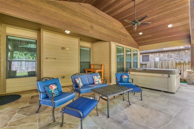 10714 Sir Alex Drive, Tomball, TX 77375