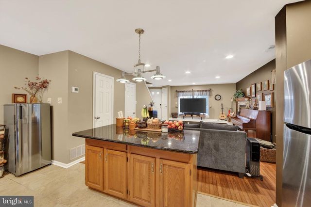 46 RAMPART DR, Chesterbrook, PA 19087