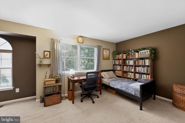 46 RAMPART DR, Chesterbrook, PA 19087