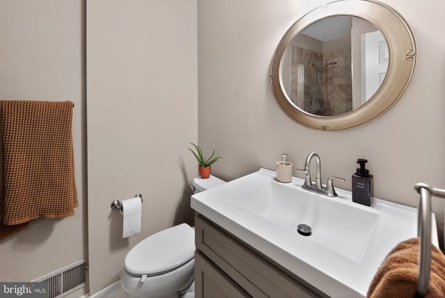 46 RAMPART DR, Chesterbrook, PA 19087