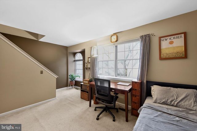 46 RAMPART DR, Chesterbrook, PA 19087