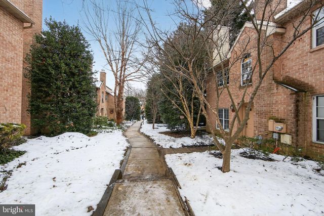 46 RAMPART DR, Chesterbrook, PA 19087