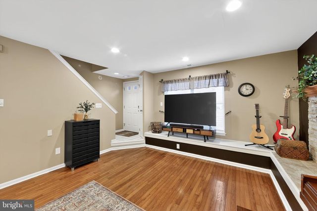 46 RAMPART DR, Chesterbrook, PA 19087