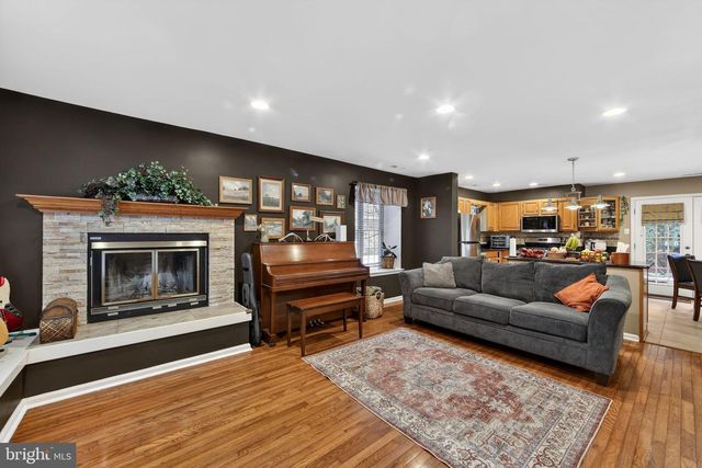 46 RAMPART DR, Chesterbrook, PA 19087