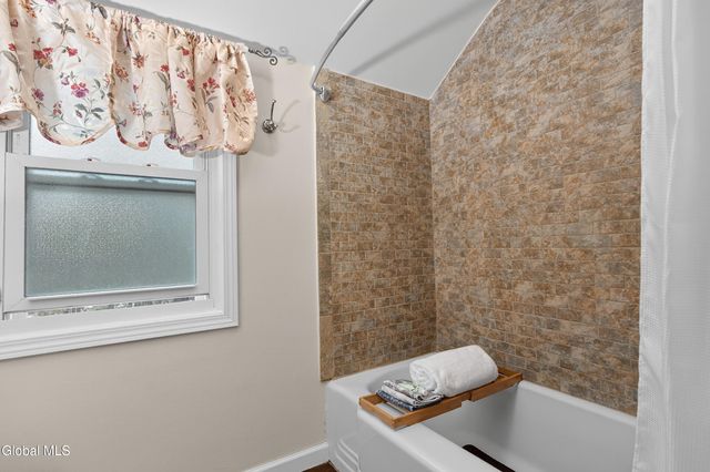 1549 Wyoming Avenue, Niskayuna, NY 12309