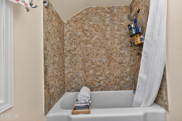 1549 Wyoming Avenue, Niskayuna, NY 12309