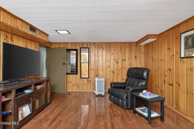 1549 Wyoming Avenue, Niskayuna, NY 12309