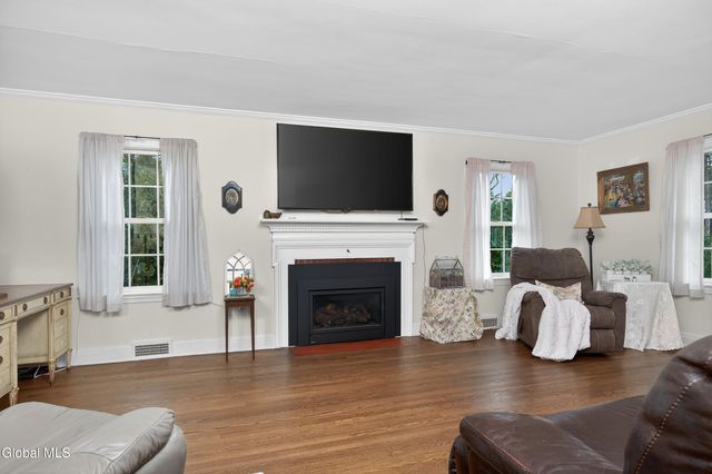 1549 Wyoming Avenue, Niskayuna, NY 12309