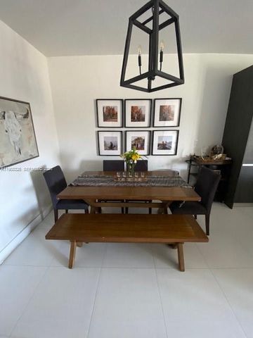 484 SW 91st Pl 484, Miami, FL 33174