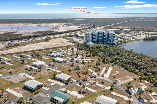 13671 Ovenbird DR, Fort Myers, FL 33908