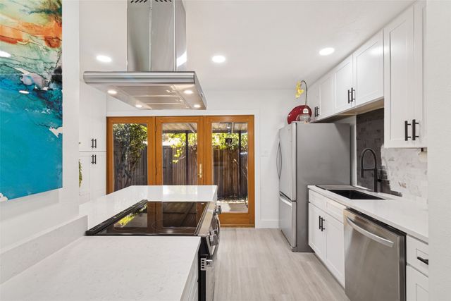 10635 Stone Canyon Road 19, Dallas, TX 75230