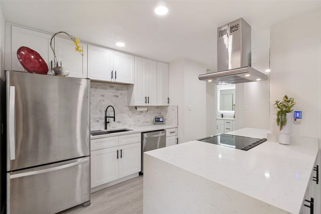 10635 Stone Canyon Road 19, Dallas, TX 75230