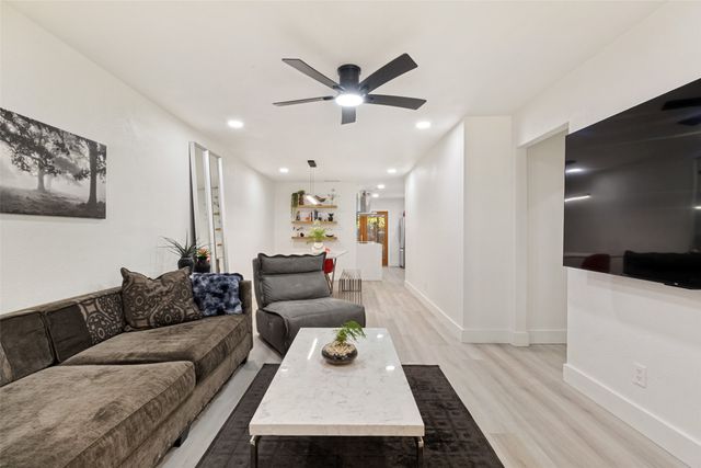 10635 Stone Canyon Road 19, Dallas, TX 75230