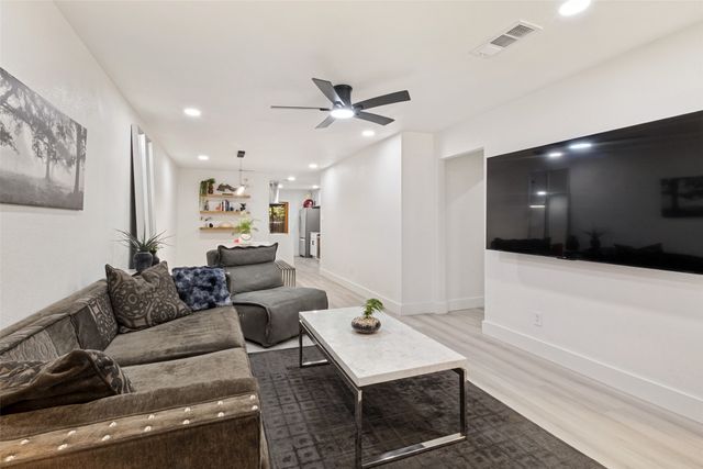 10635 Stone Canyon Road 19, Dallas, TX 75230