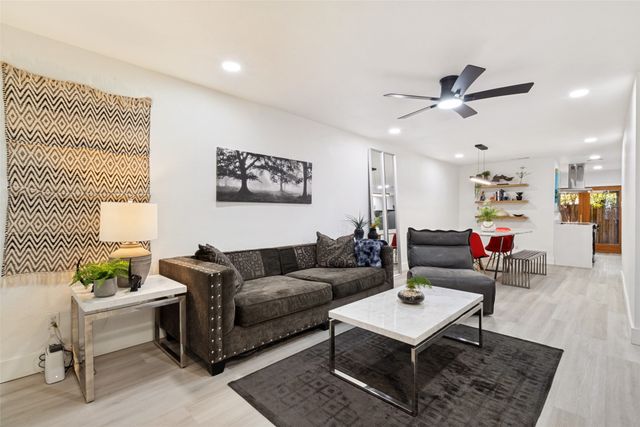 10635 Stone Canyon Road 19, Dallas, TX 75230