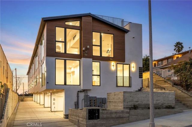 953 Everett Street, Los Angeles, CA 90026