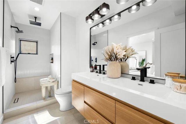953 Everett Street, Los Angeles, CA 90026