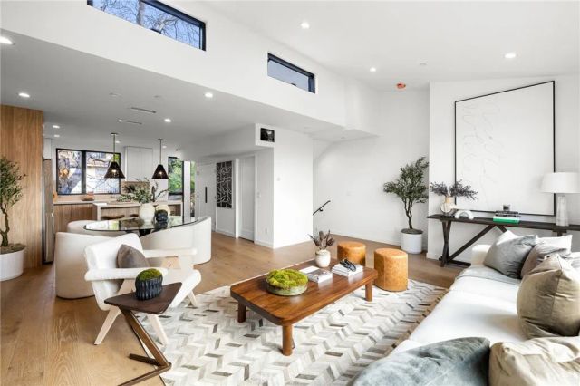 953 Everett Street, Los Angeles, CA 90026