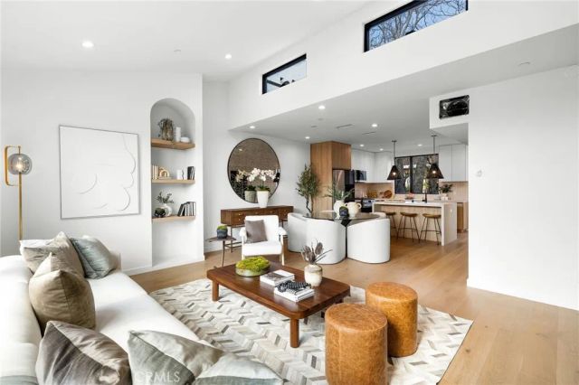 953 Everett Street, Los Angeles, CA 90026