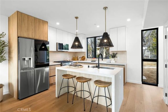 953 Everett Street, Los Angeles, CA 90026