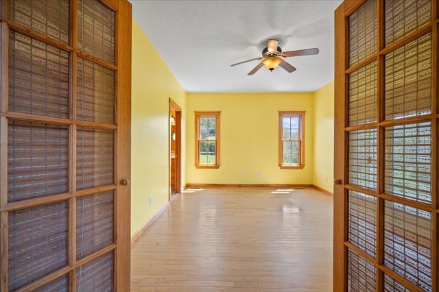 216 Old Wolf Hill Rd, Bethpage, TN 37022