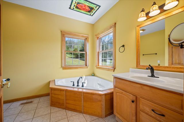 216 Old Wolf Hill Rd, Bethpage, TN 37022