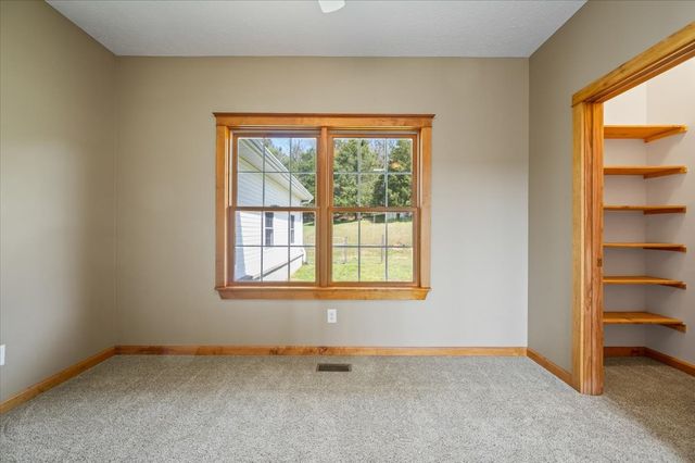 216 Old Wolf Hill Rd, Bethpage, TN 37022